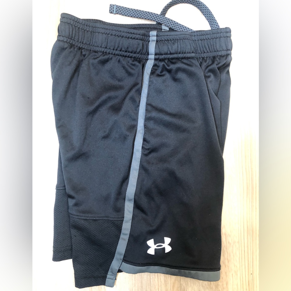 Under Armour Youth Athletic Shorts— Small - Picture 5 of 5